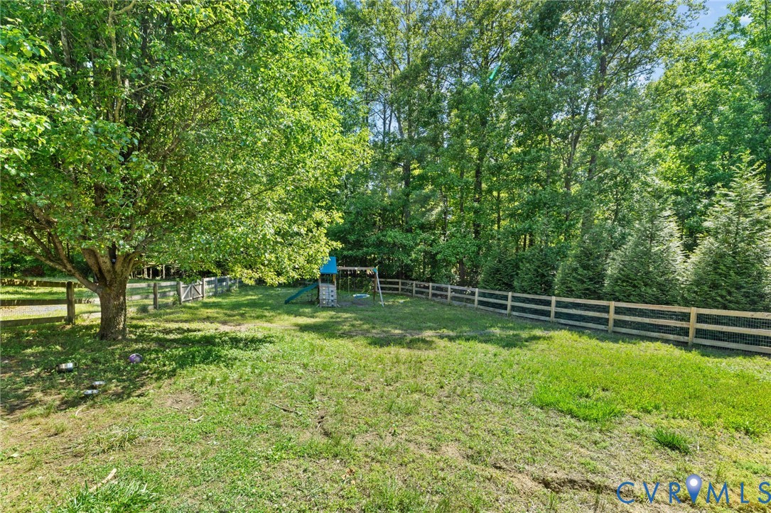 8136 Warriner Rd