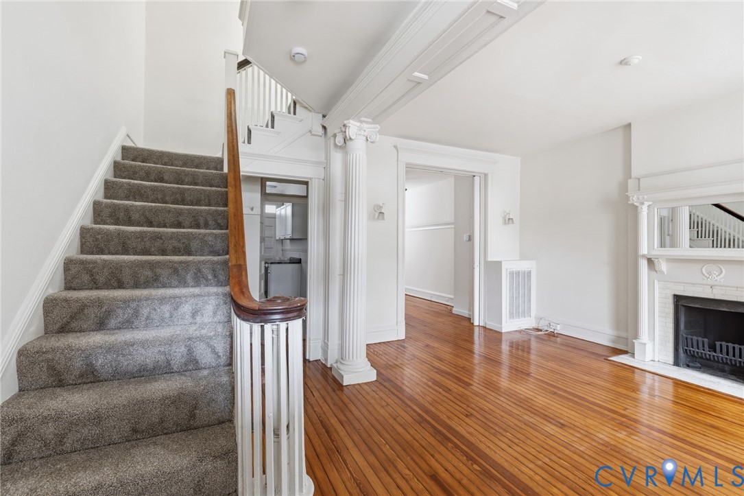 2425 W Main St