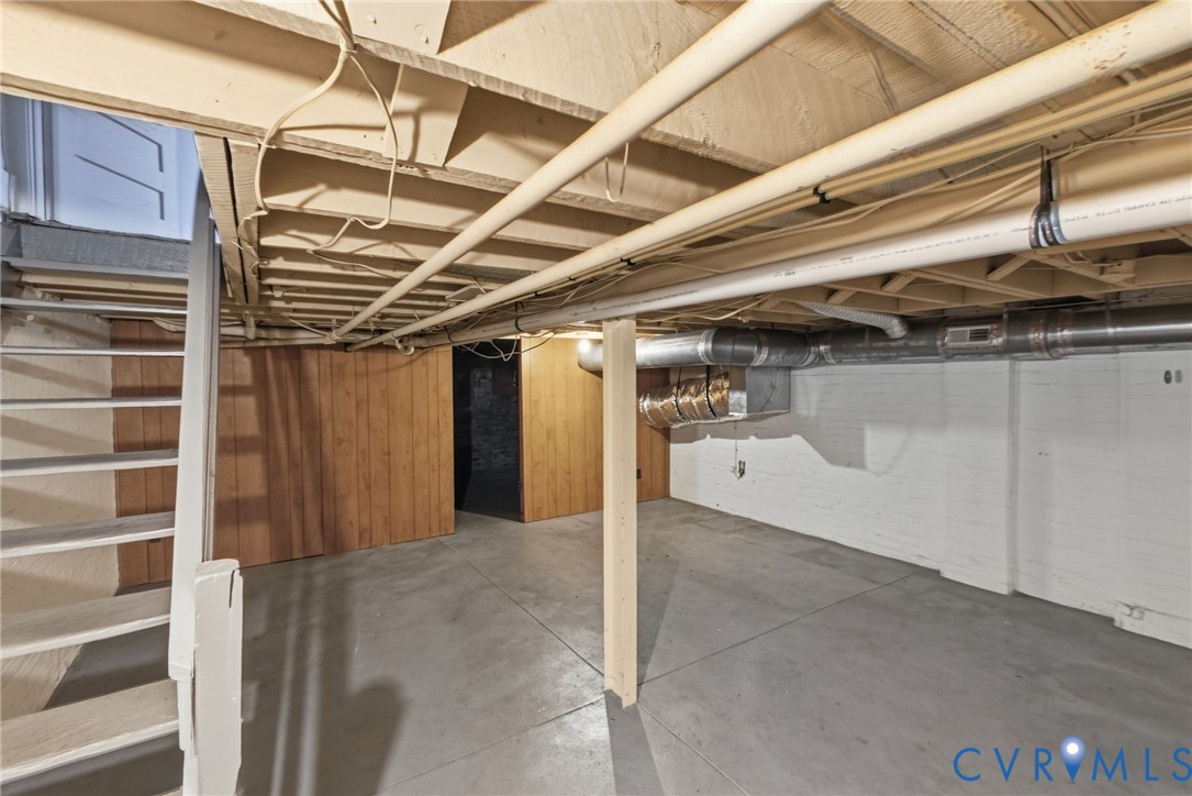 2425 W Main St