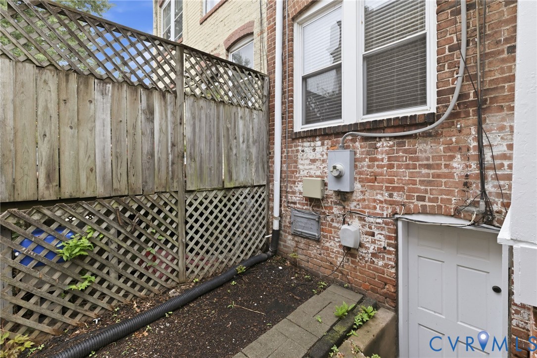 2425 W Main St