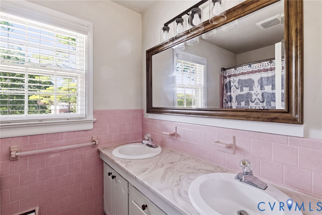 1109 Swissvale Pl