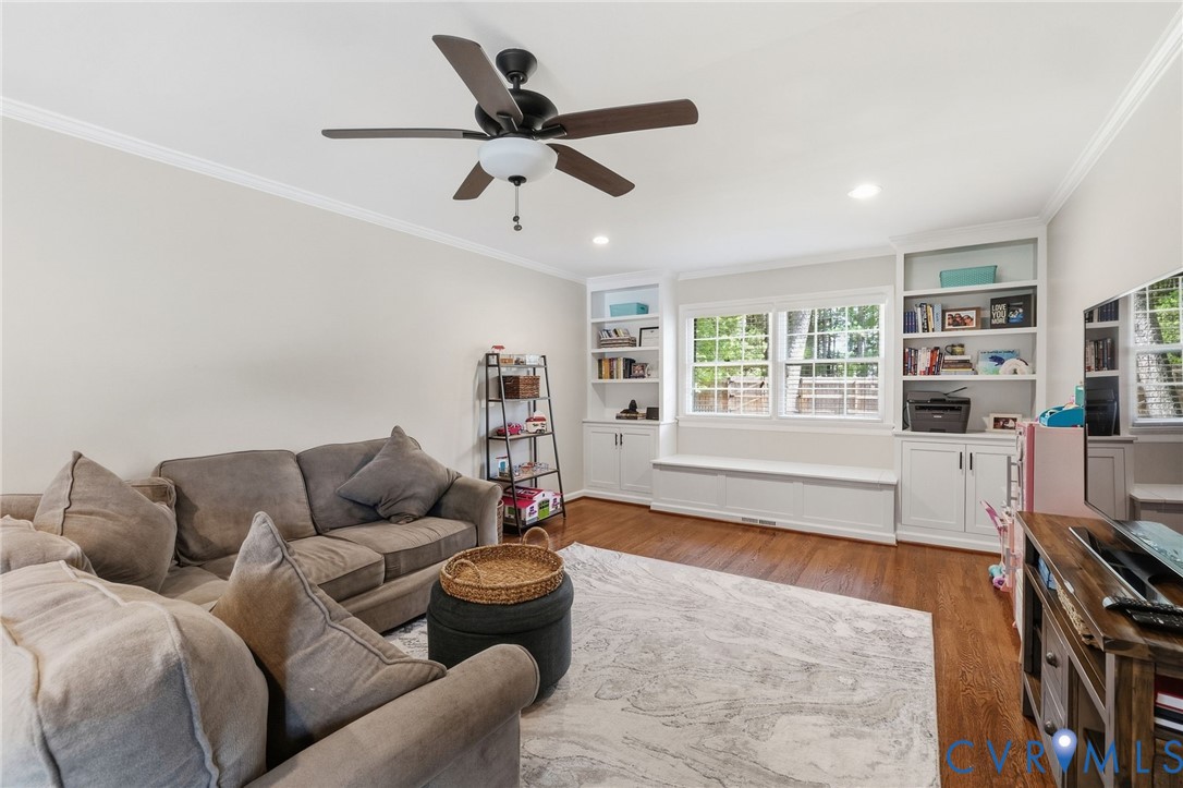 1109 Swissvale Pl