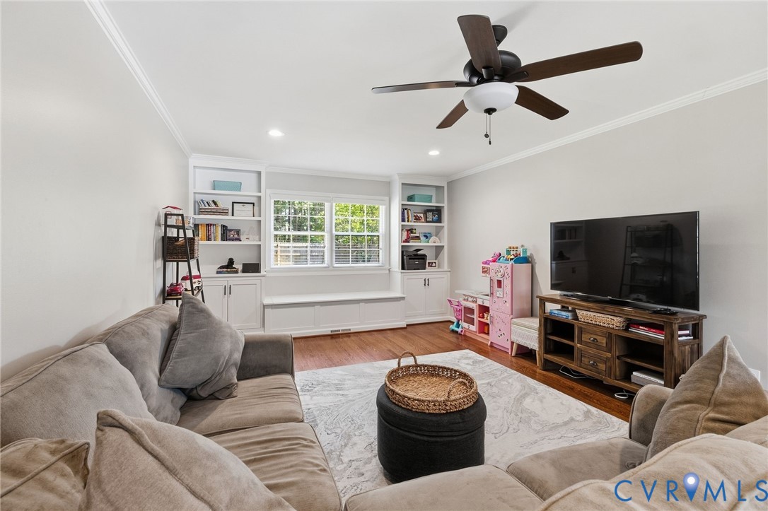 1109 Swissvale Pl
