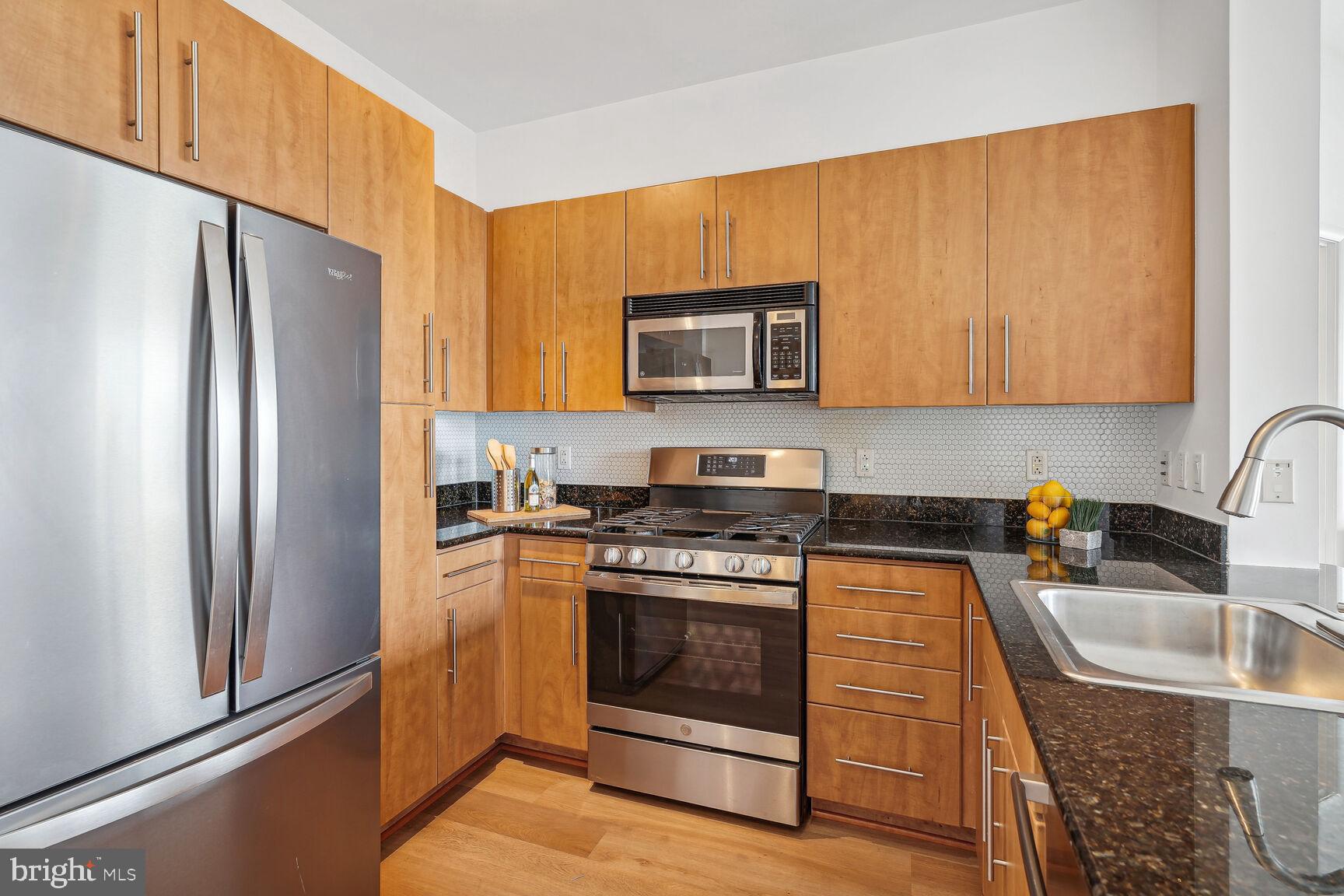 1021 N Garfield St #1014