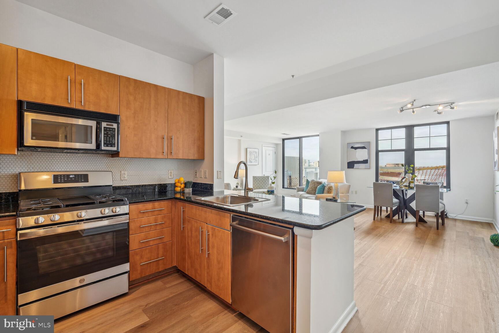 1021 N Garfield St #1014