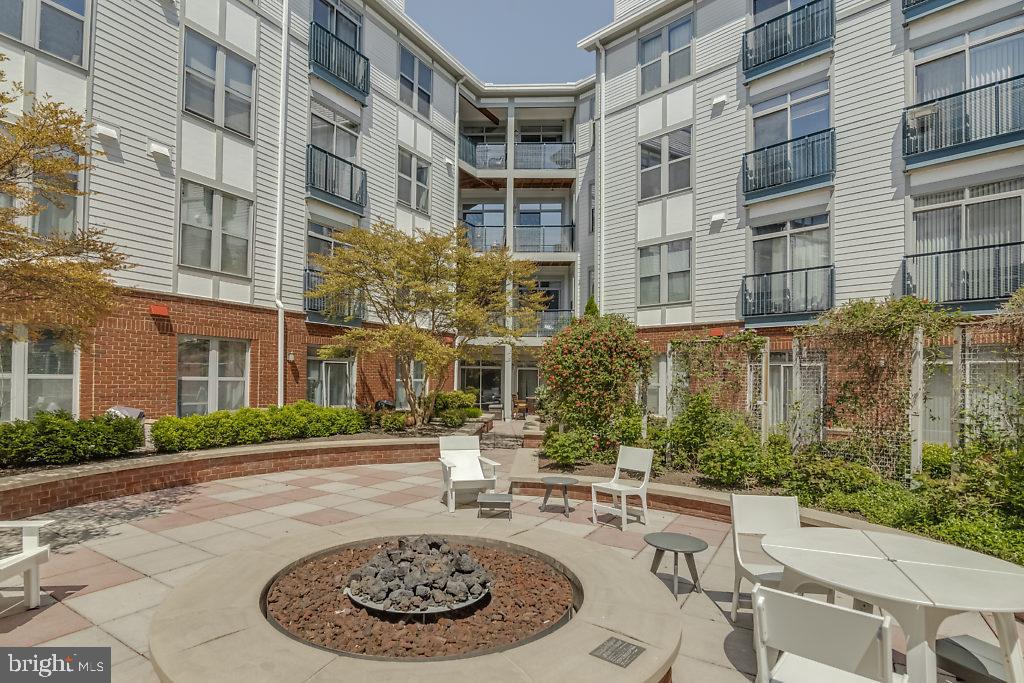 1800 Wilson Blvd #141