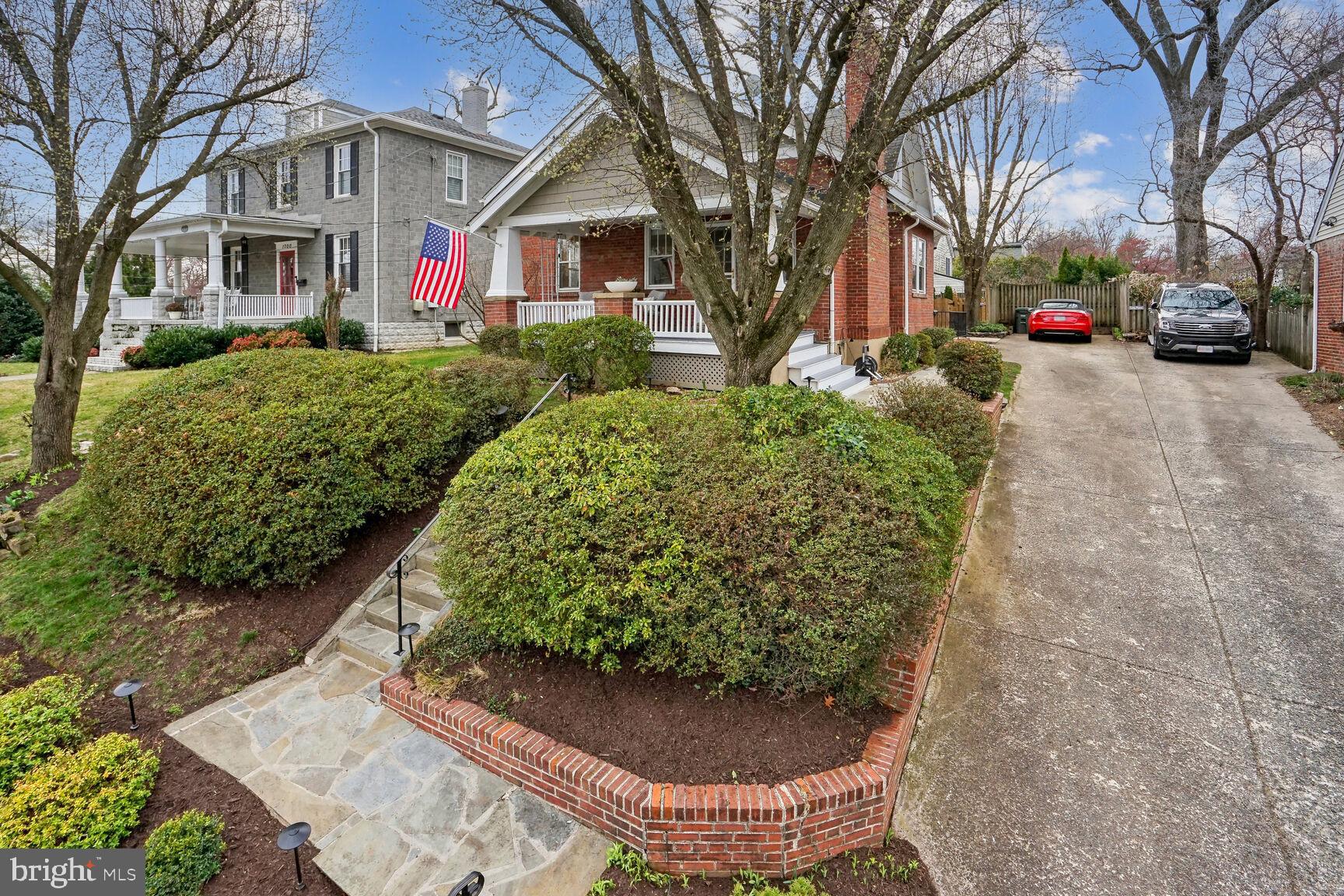1706 N Taylor St