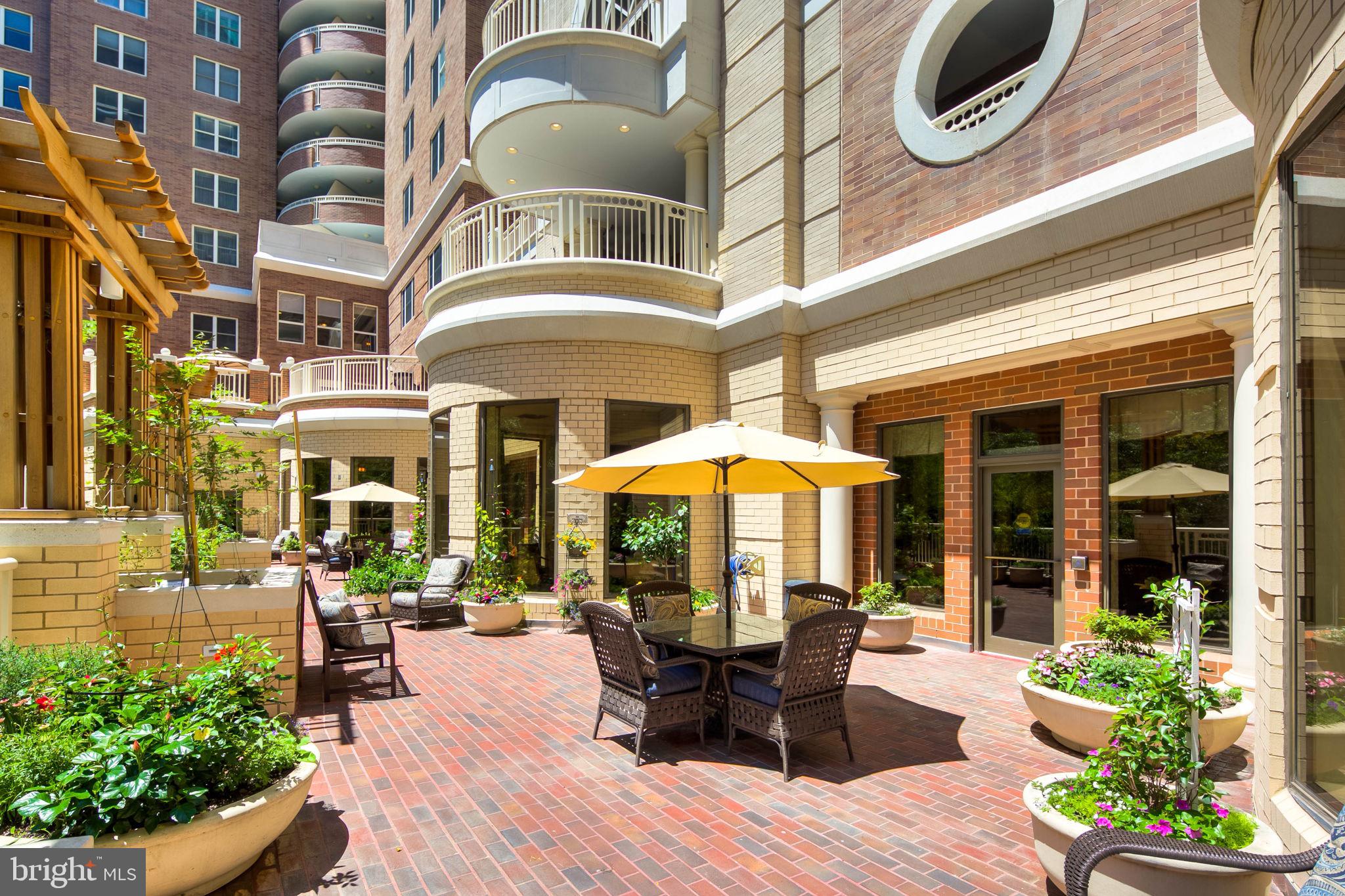 900 N Taylor St #1417