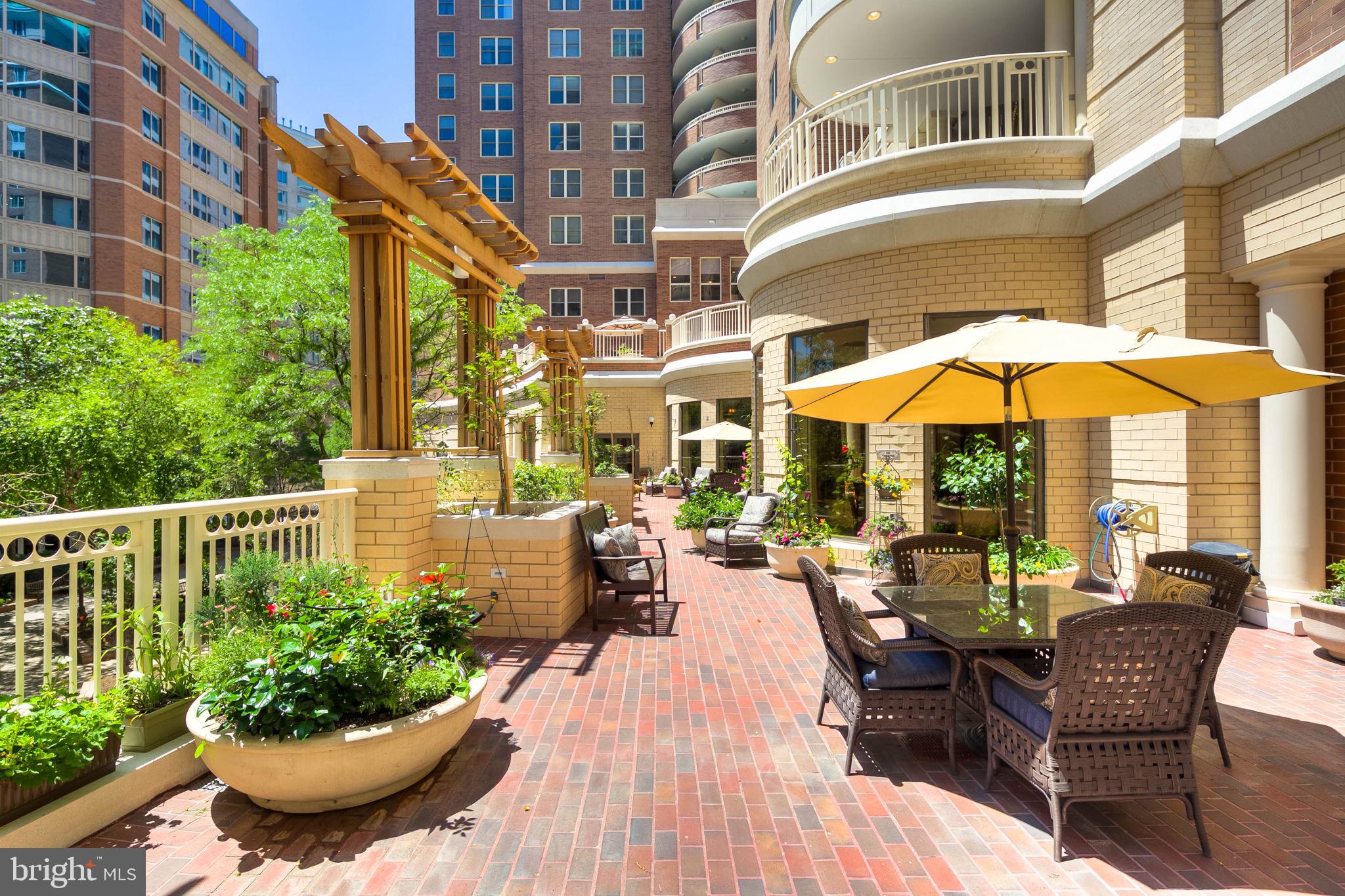 900 N Taylor St #1417
