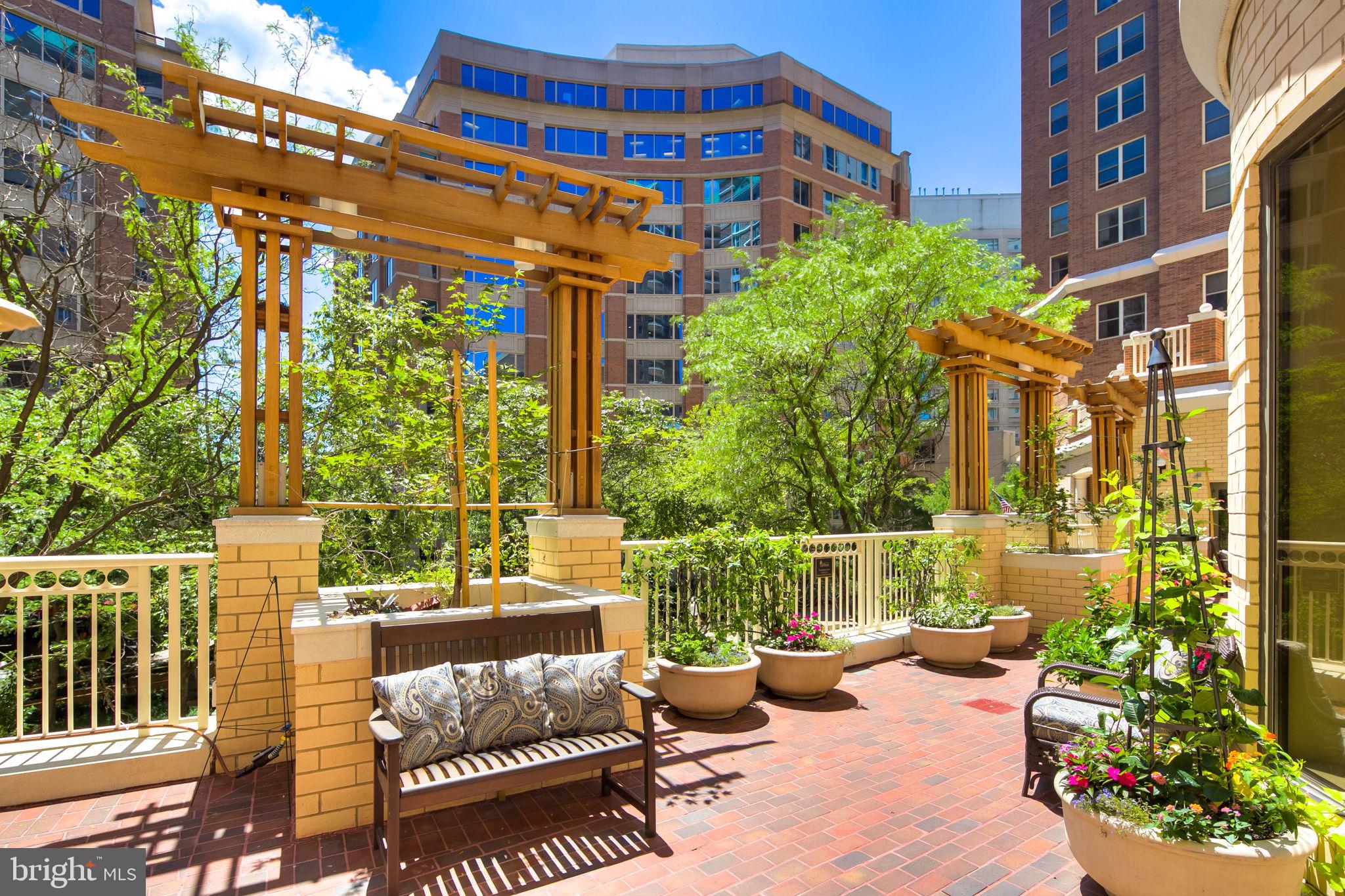 900 N Taylor St #1417