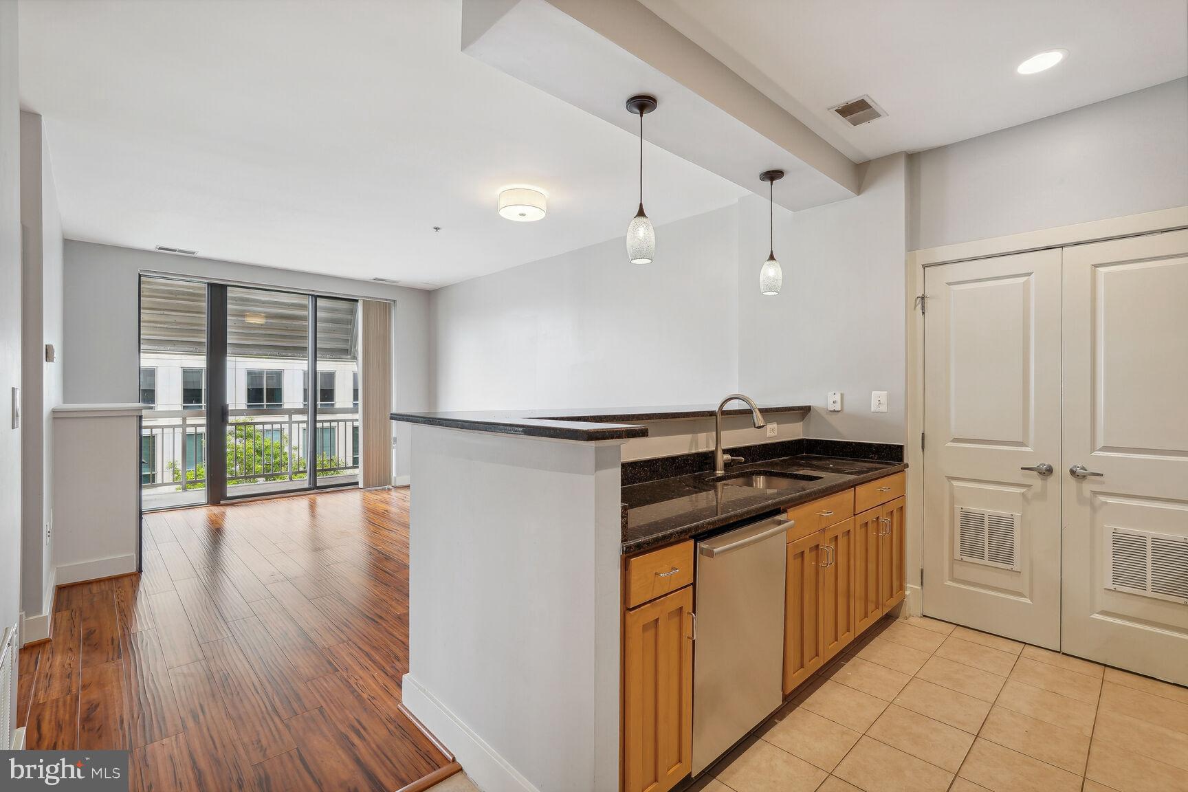 1200 N Hartford St N #604