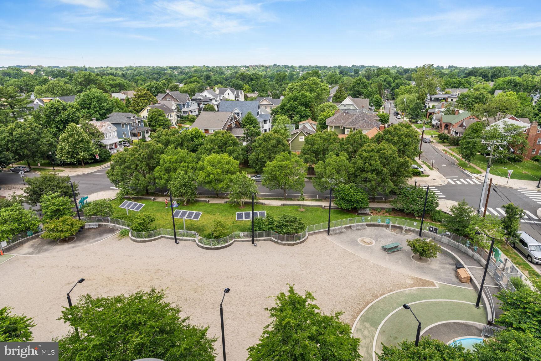 1200 N Hartford St N #604