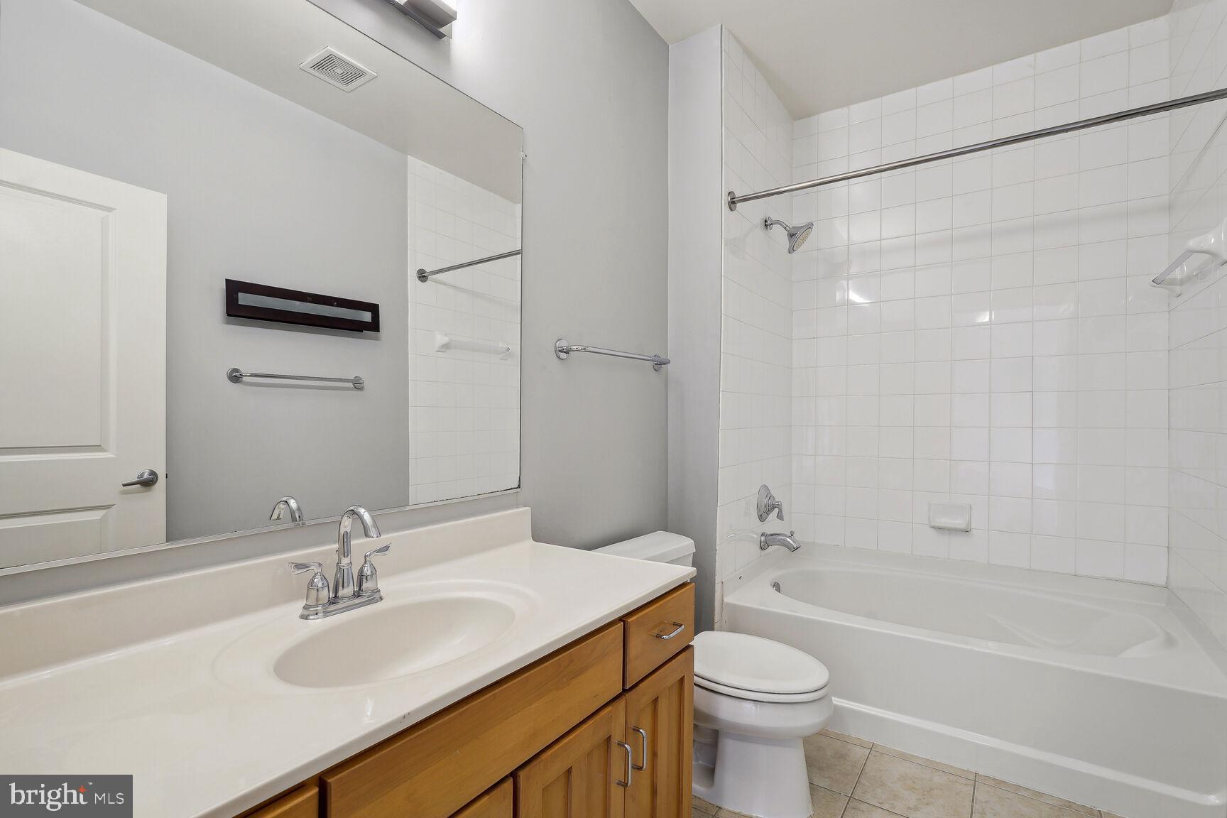 1200 N Hartford St N #604