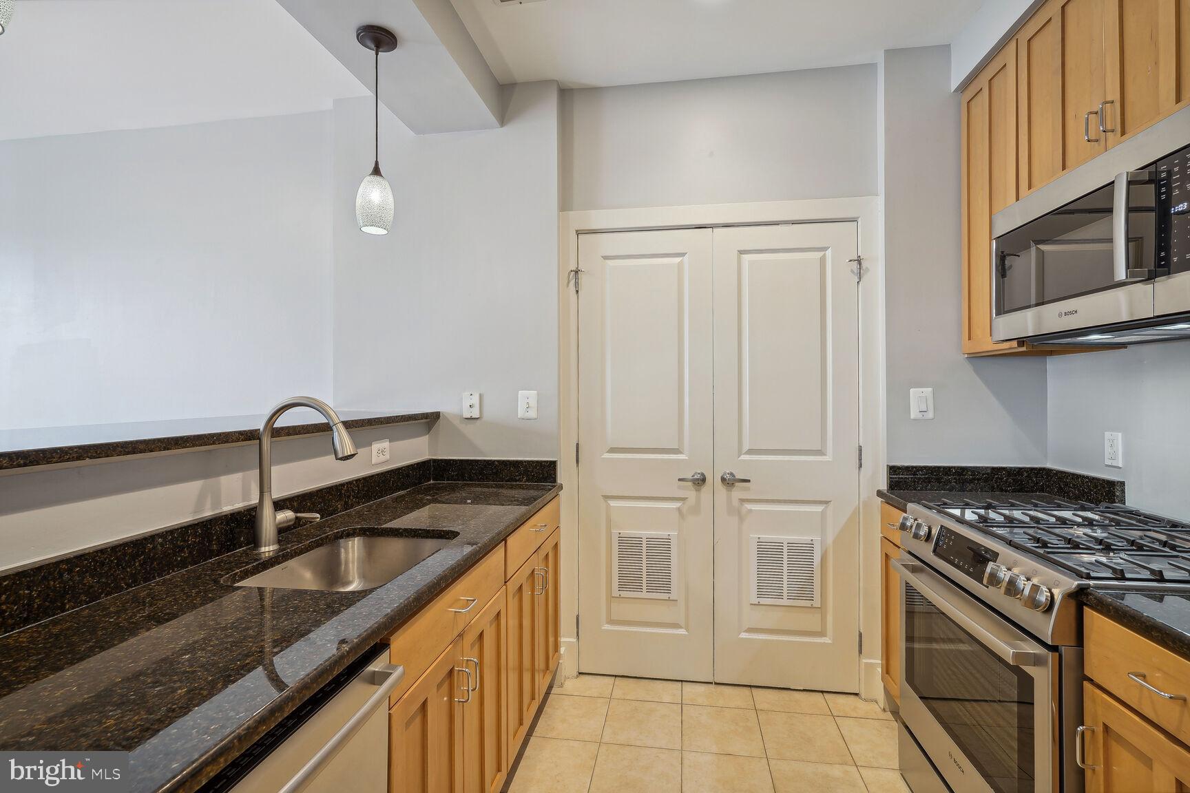 1200 N Hartford St N #604