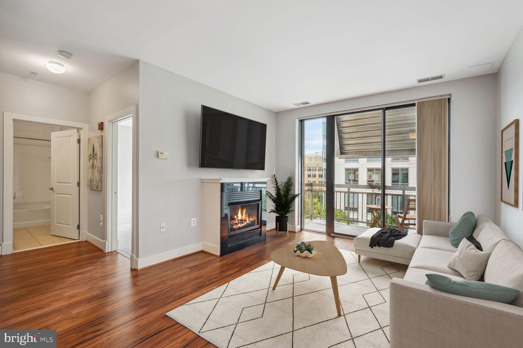 1200 N Hartford St N #604