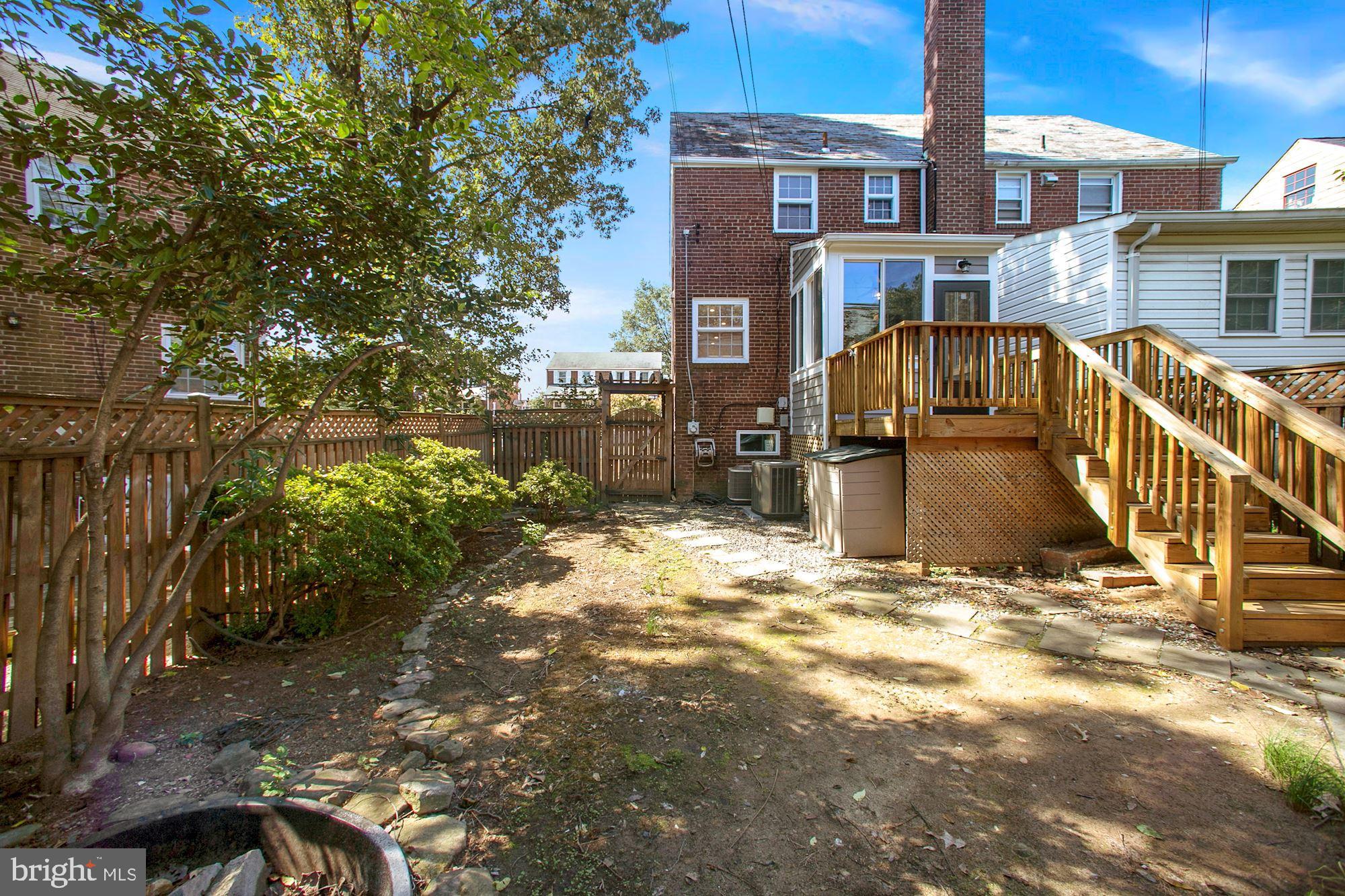 625 N NELSON ST