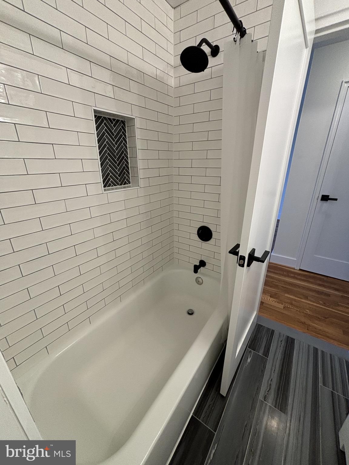 1565 N COLONIAL TER #404-Z