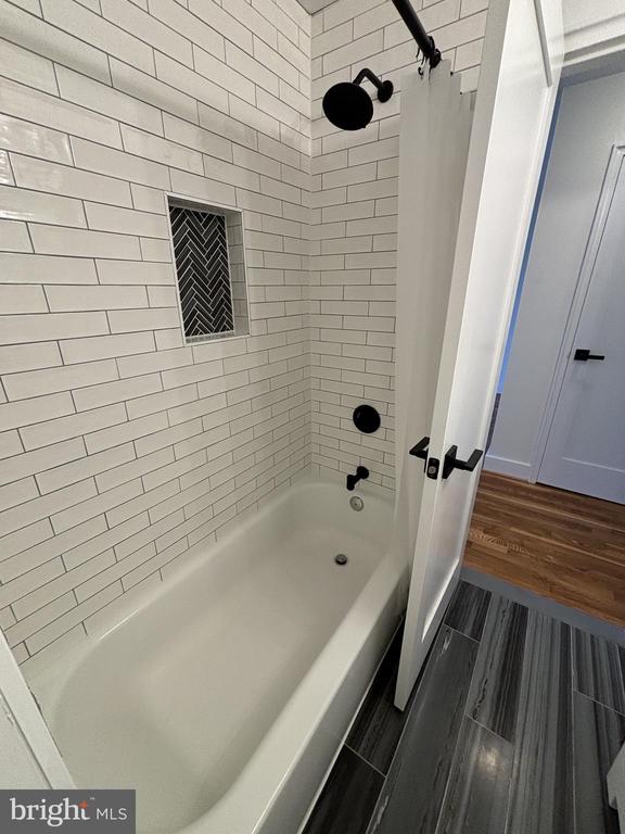 1565 N COLONIAL TER #404-Z