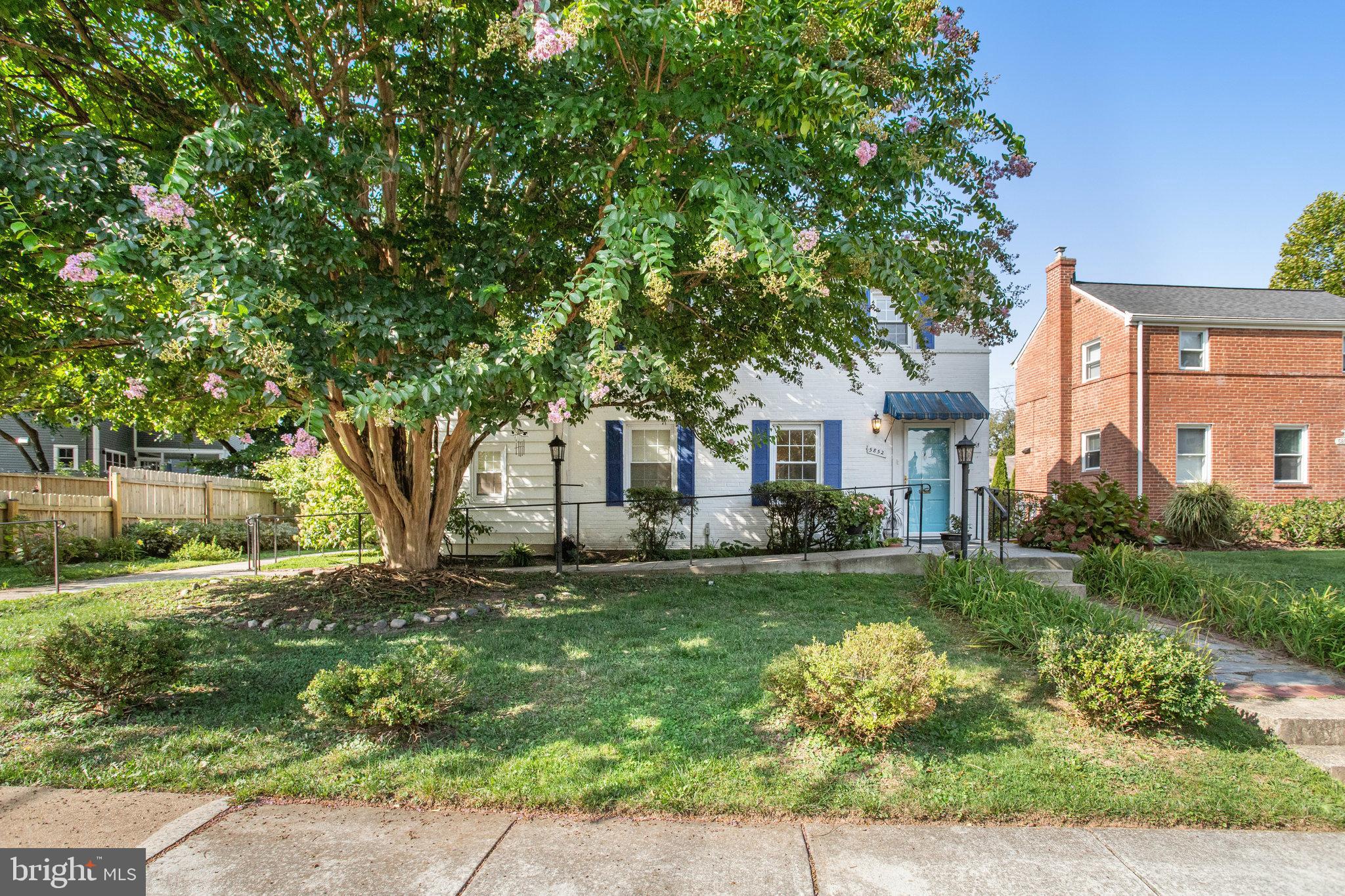 5852 14th Rd N
