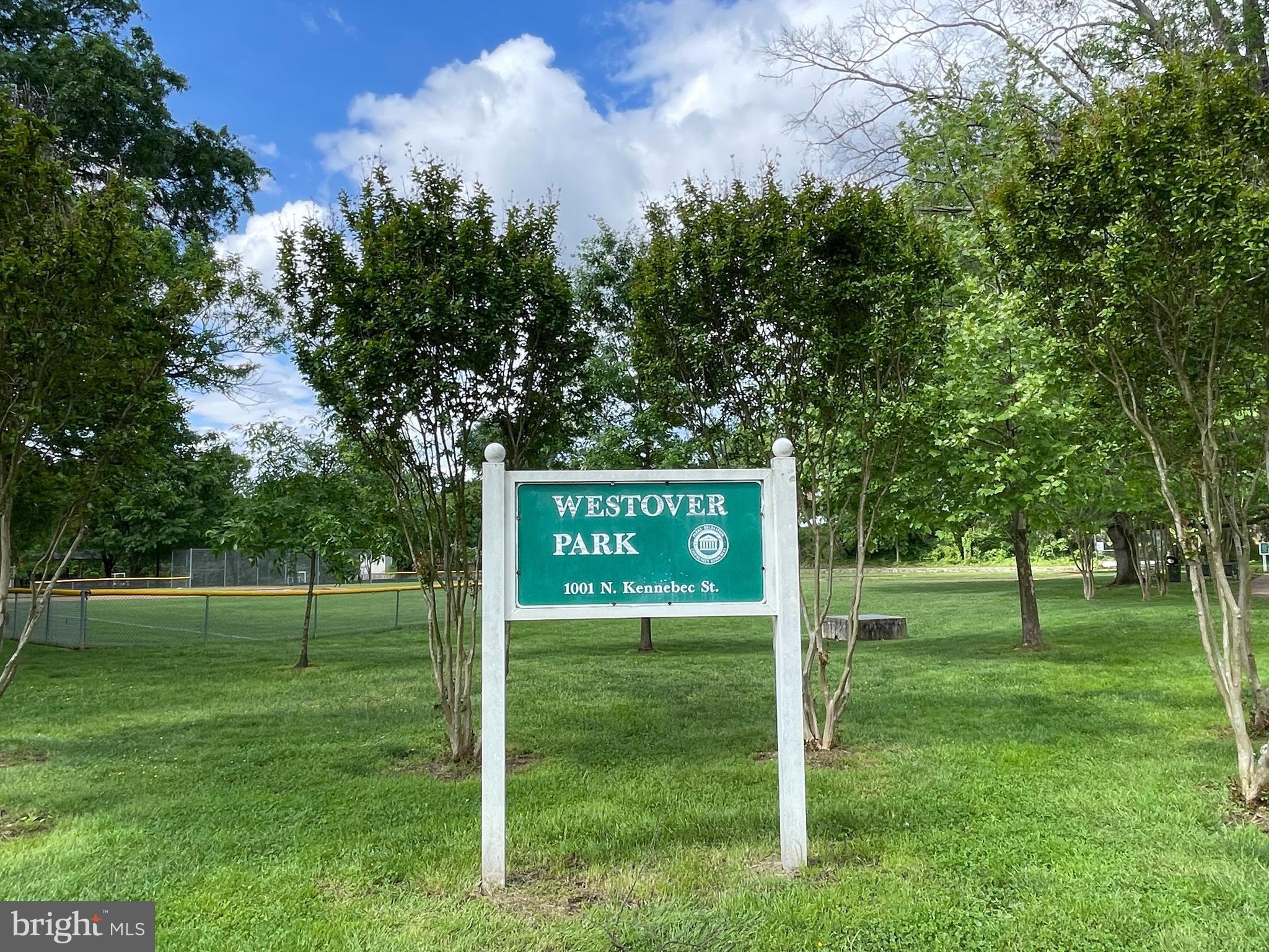 5852 14th Rd N