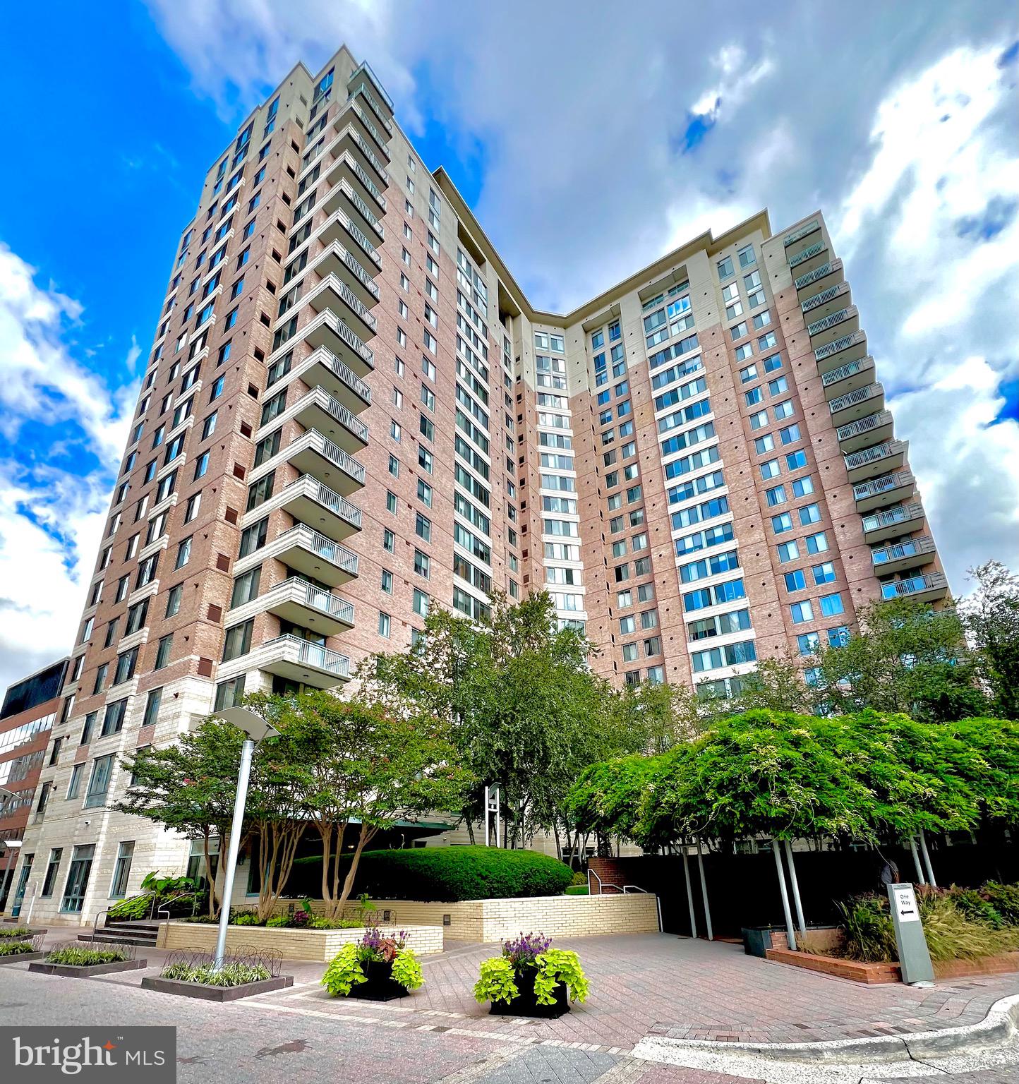 851 N GLEBE RD #604