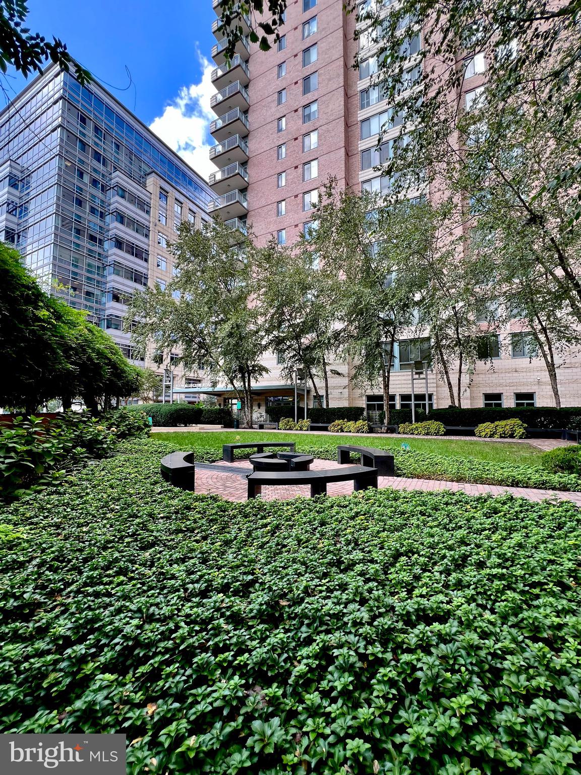 851 N GLEBE RD #604