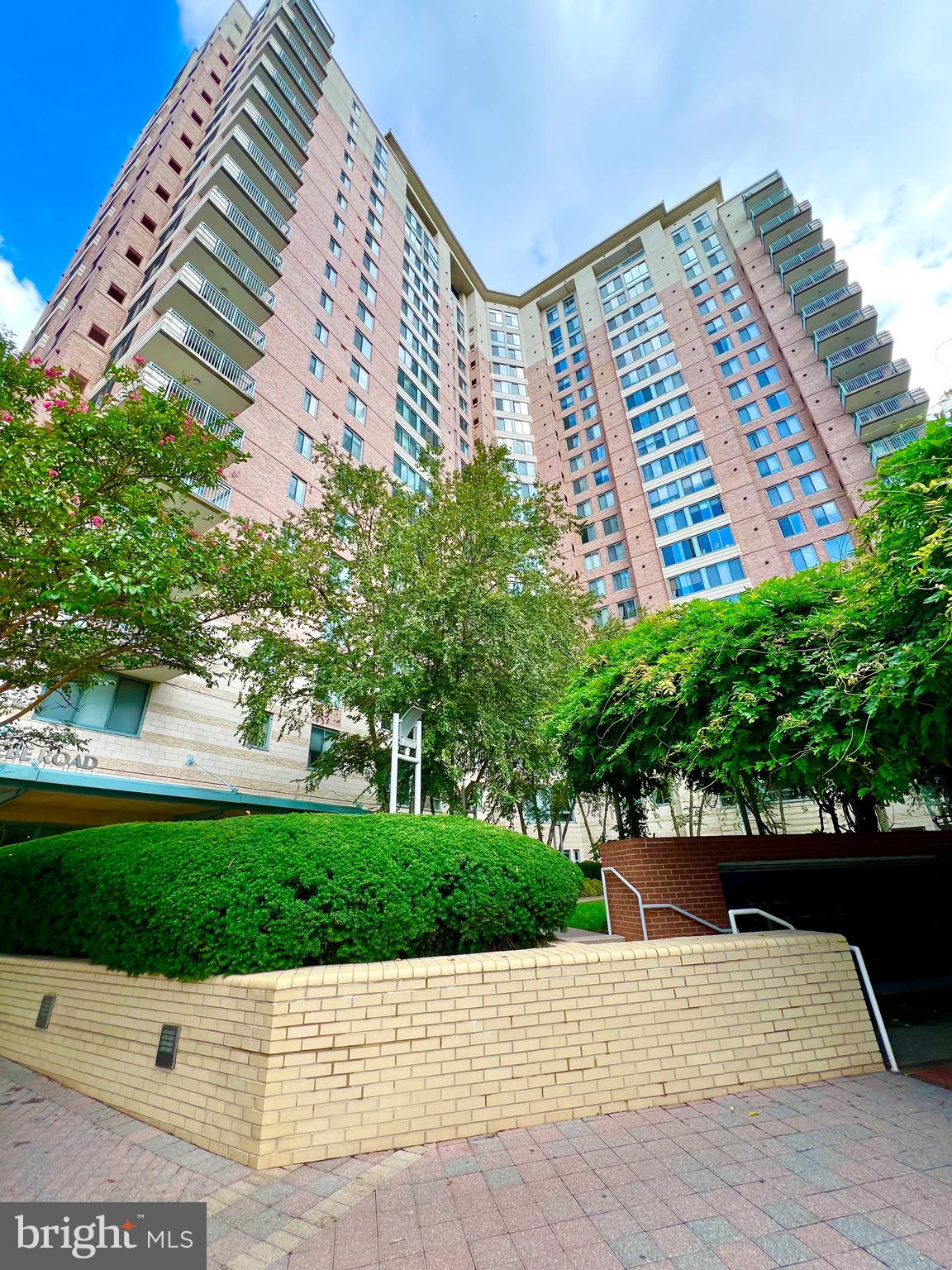 851 N GLEBE RD #604