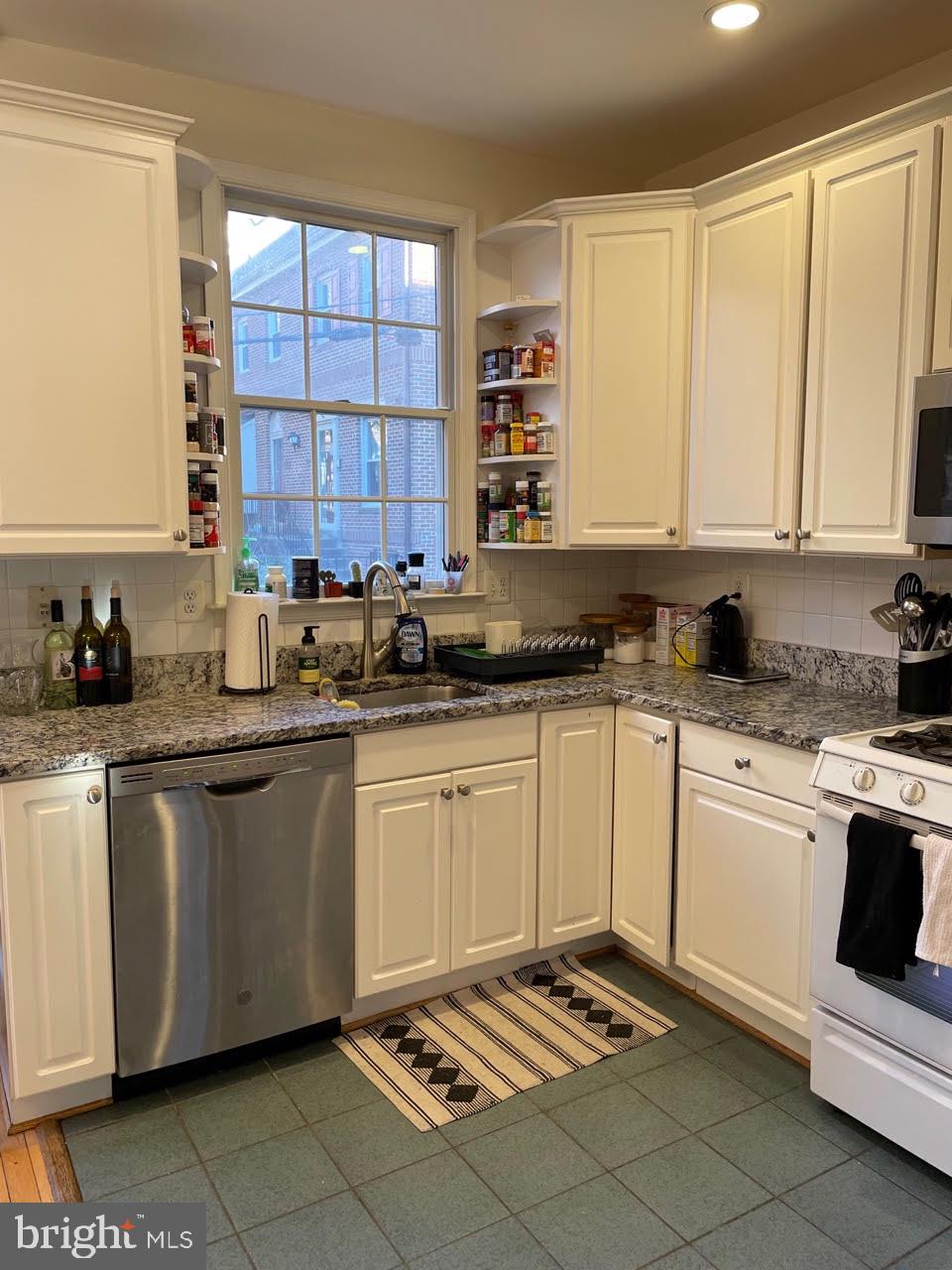 1125 N UTAH ST