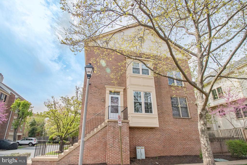 1924 N DANIEL ST