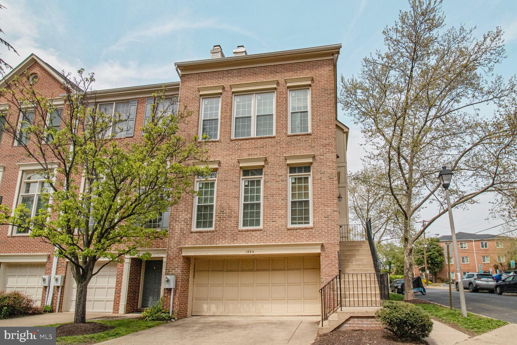 1924 N DANIEL ST