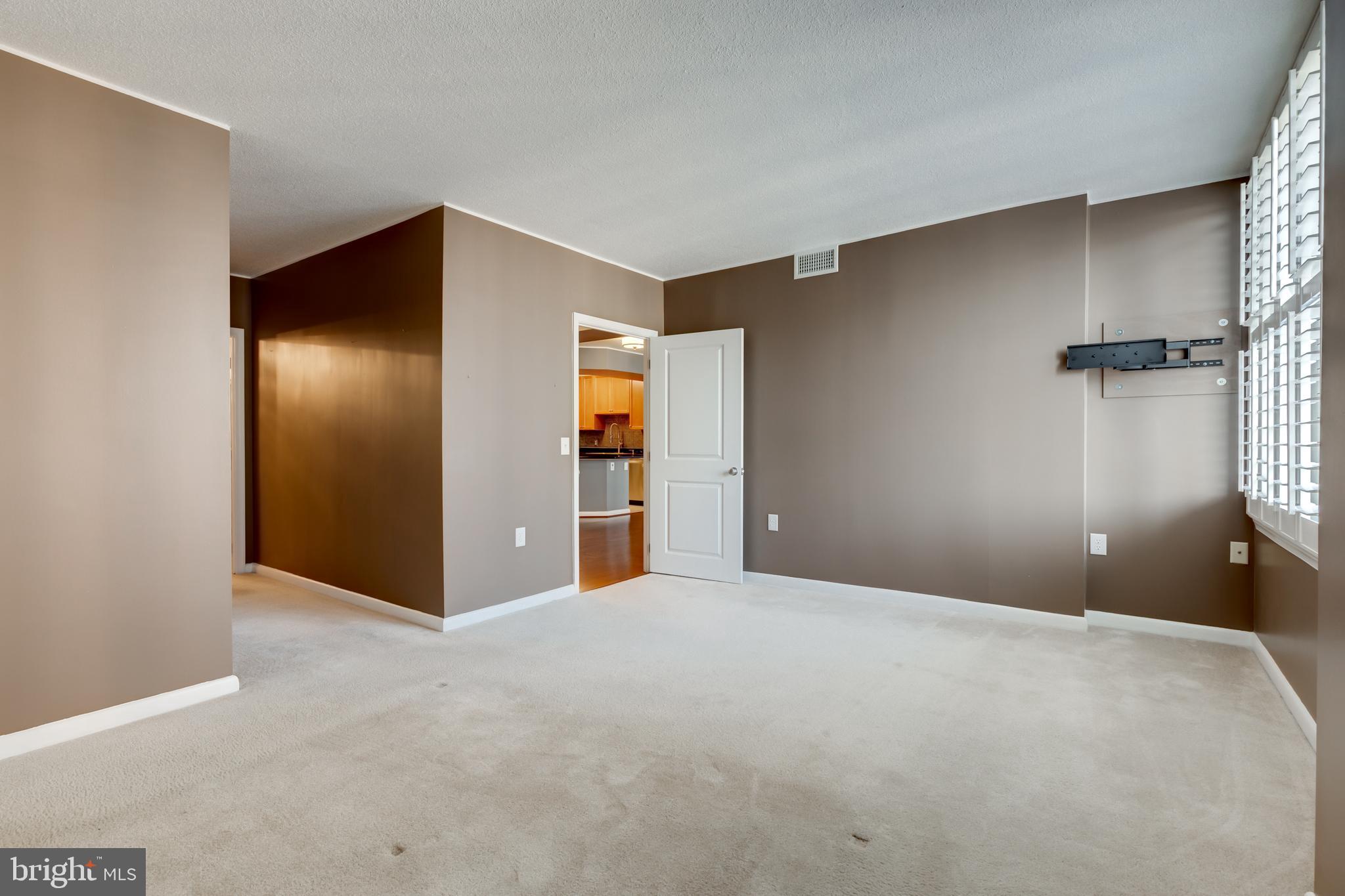 851 N GLEBE RD #1020