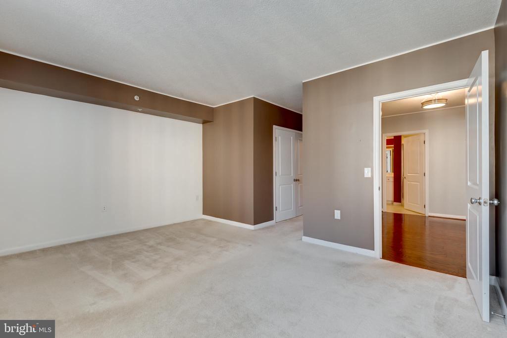 851 N GLEBE RD #1020