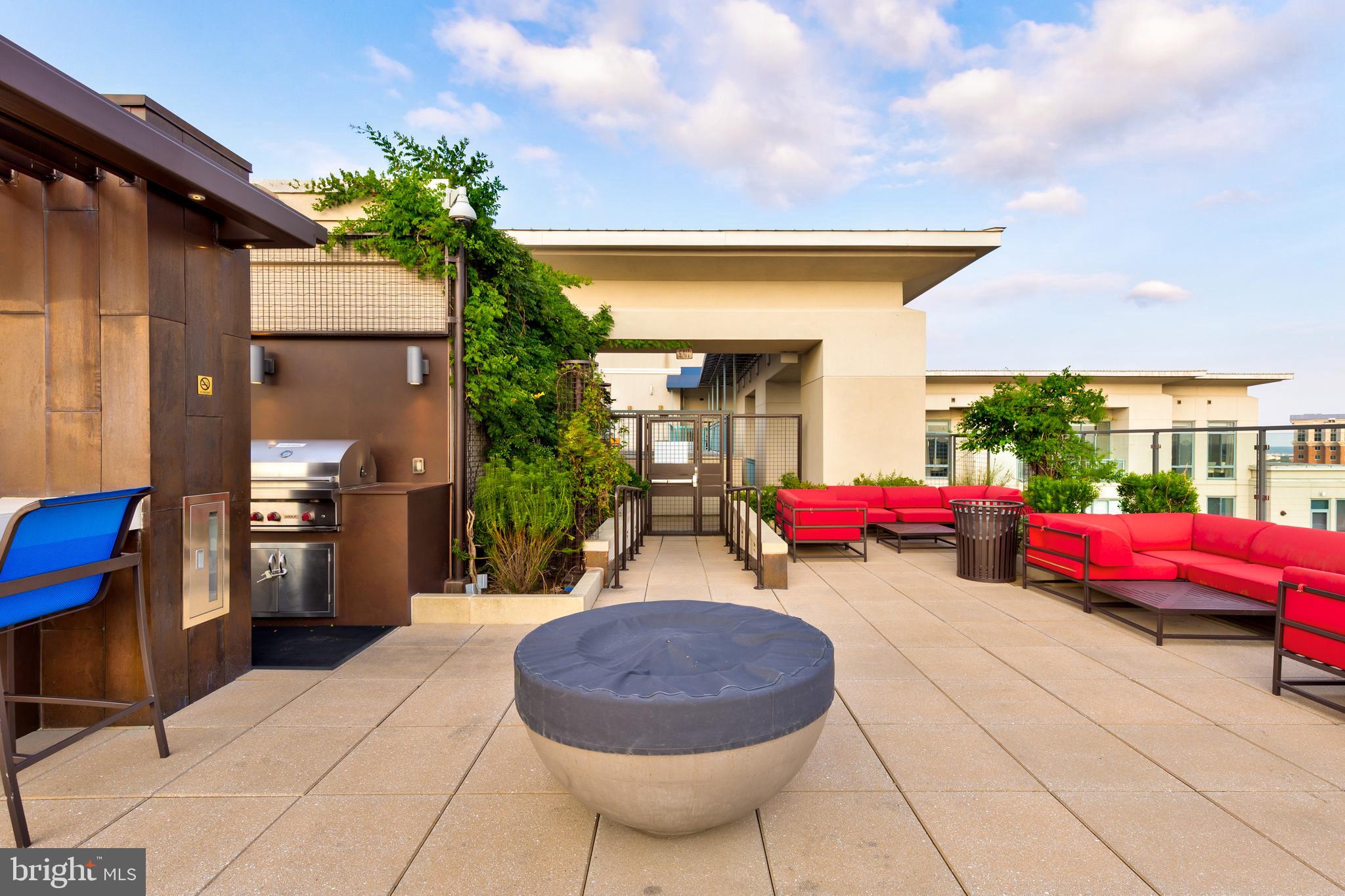 851 N GLEBE RD #1020