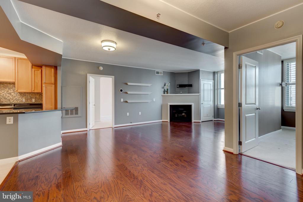 851 N GLEBE RD #1020