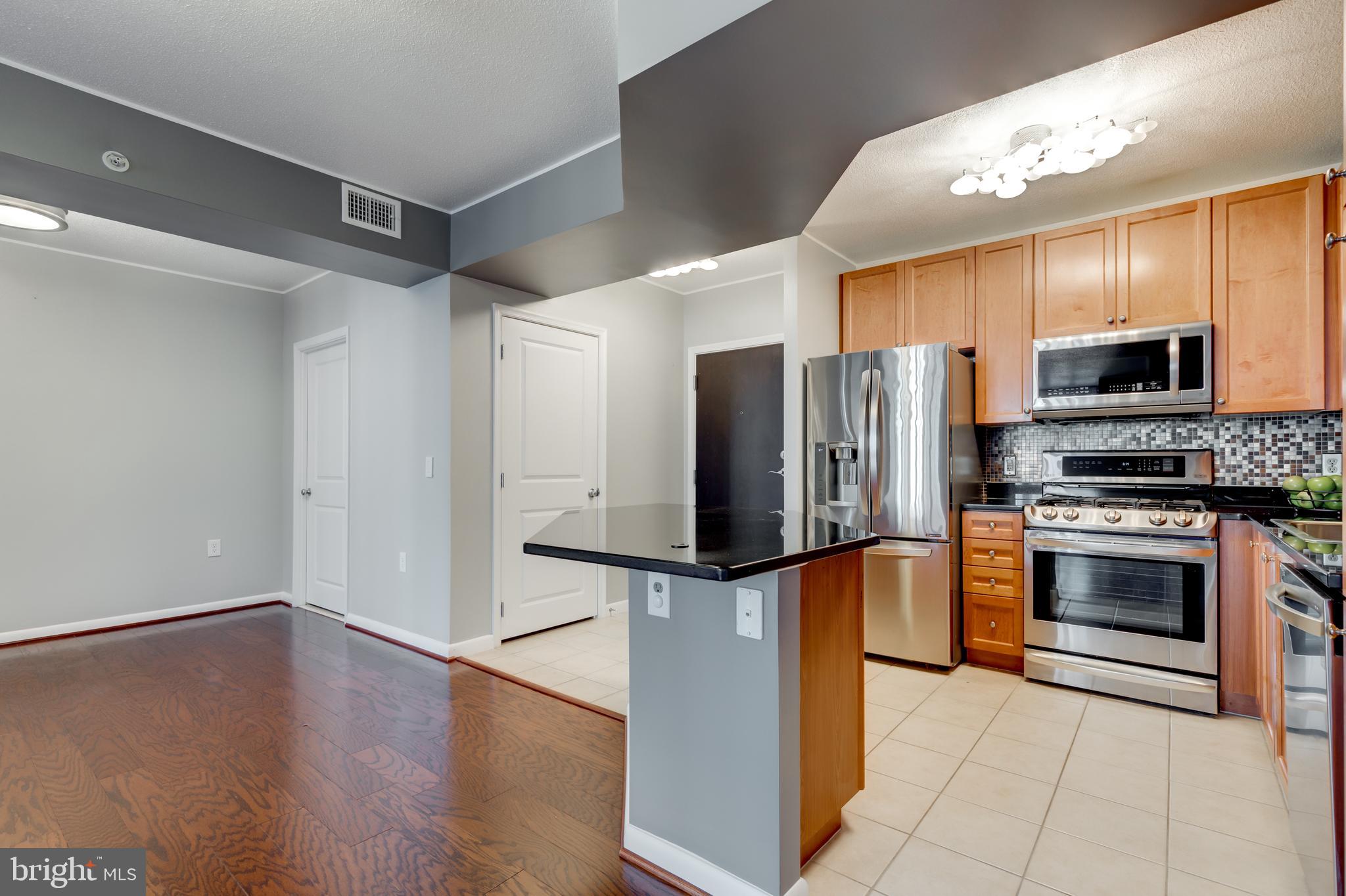 851 N GLEBE RD #1020