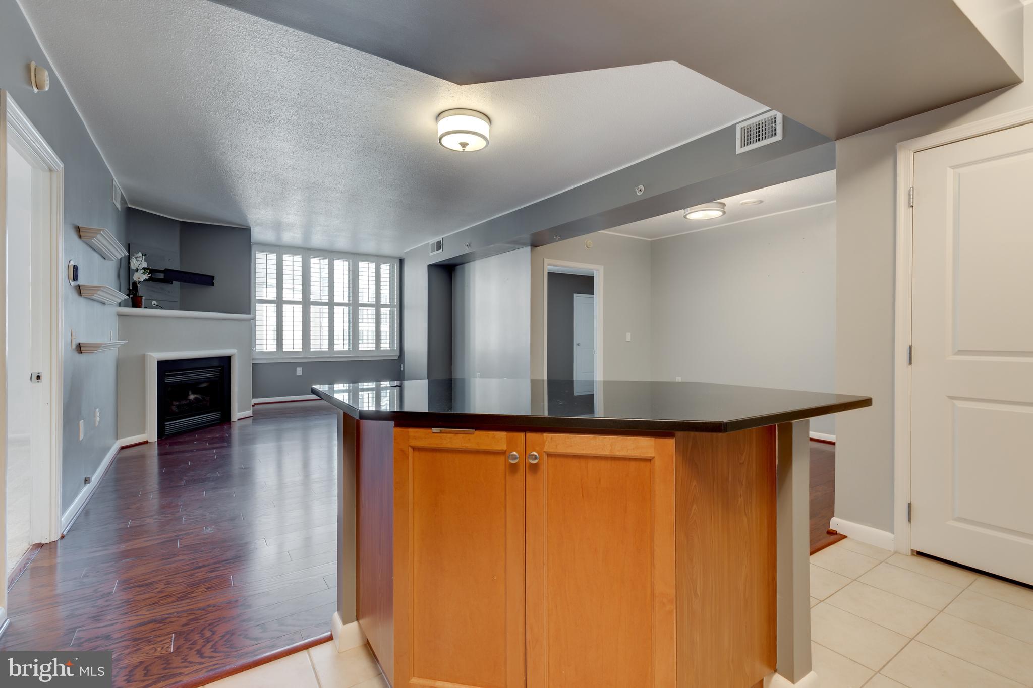 851 N GLEBE RD #1020