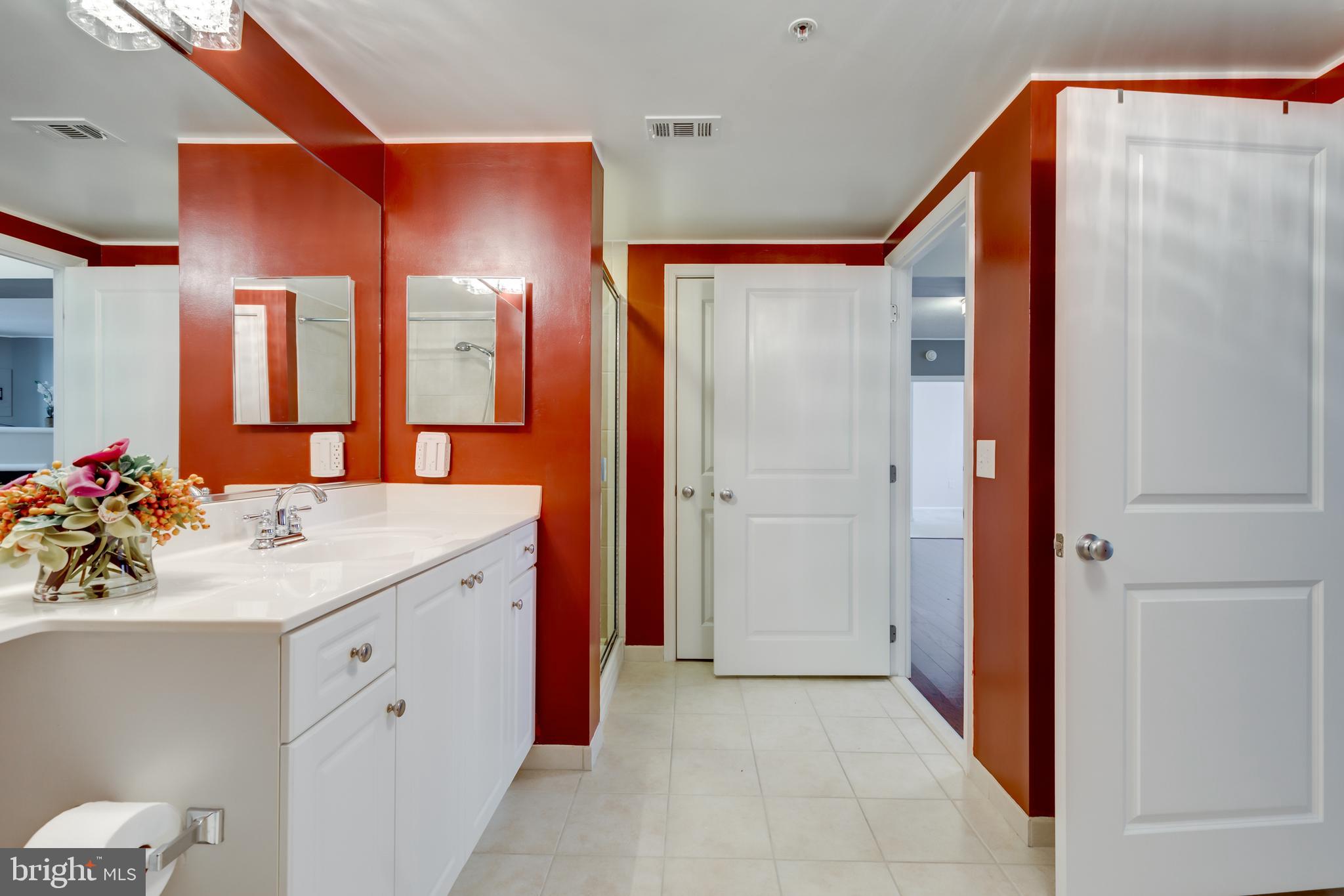 851 N GLEBE RD #1020