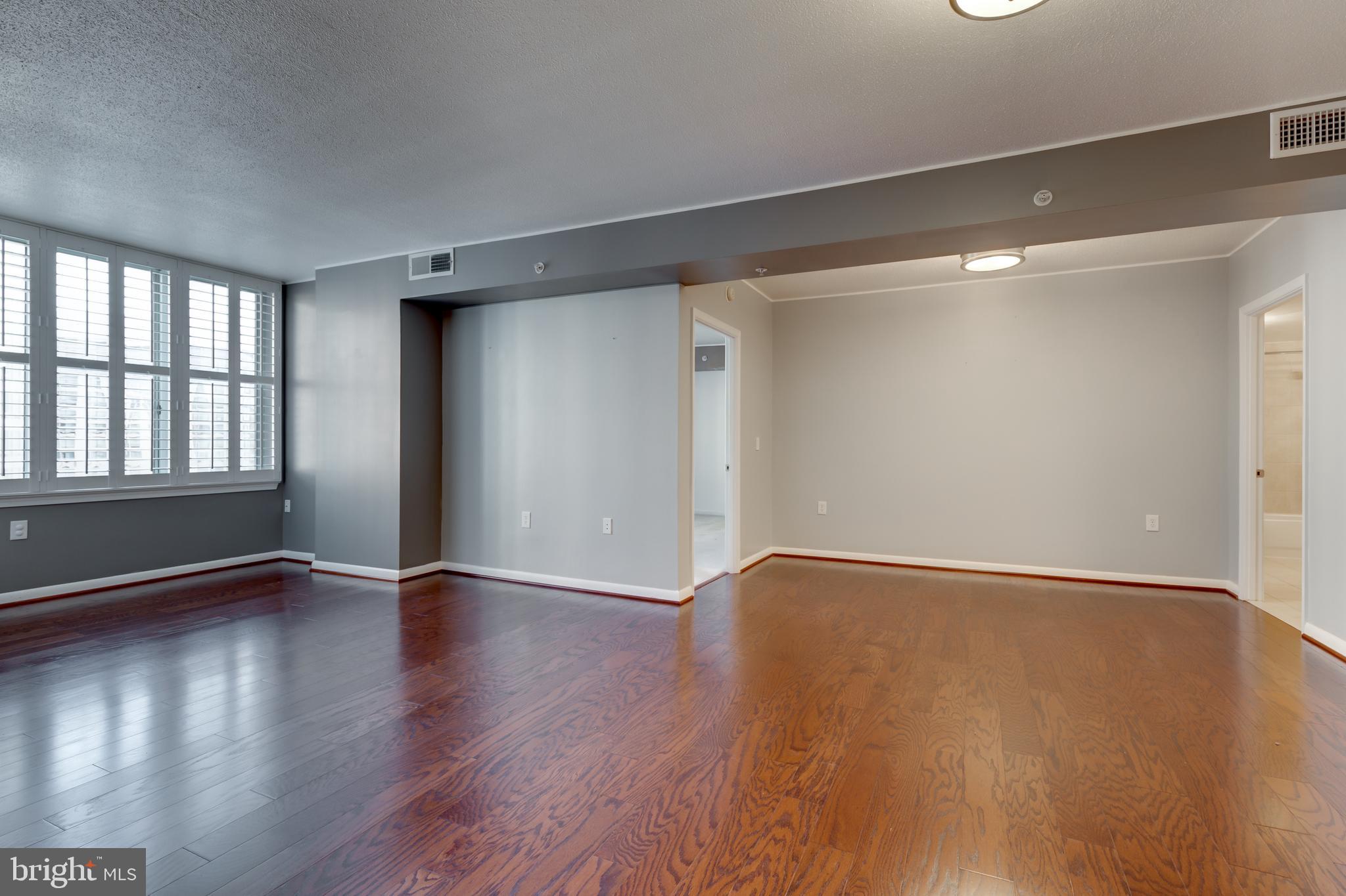 851 N GLEBE RD #1020