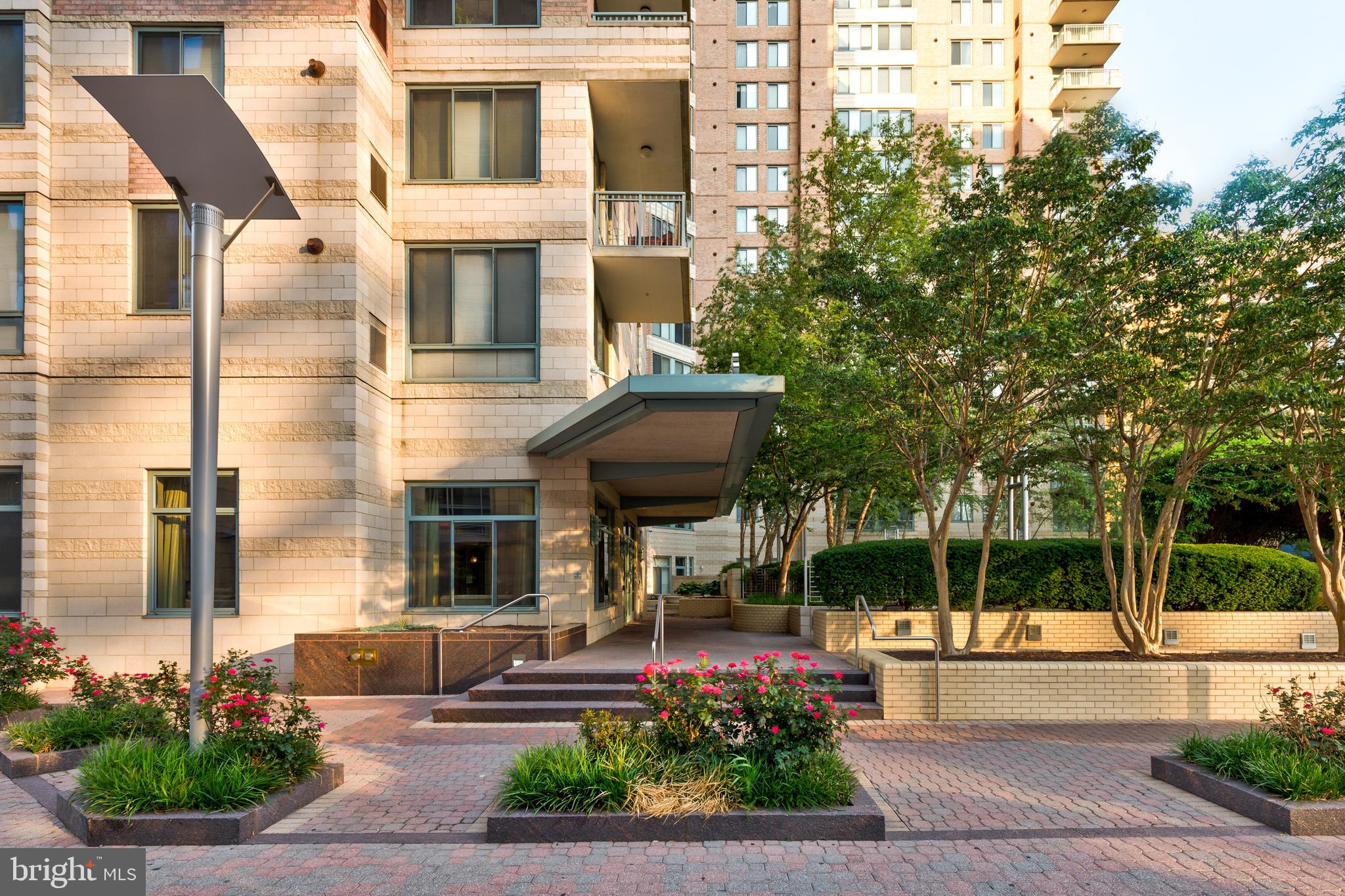 851 N GLEBE RD #1020