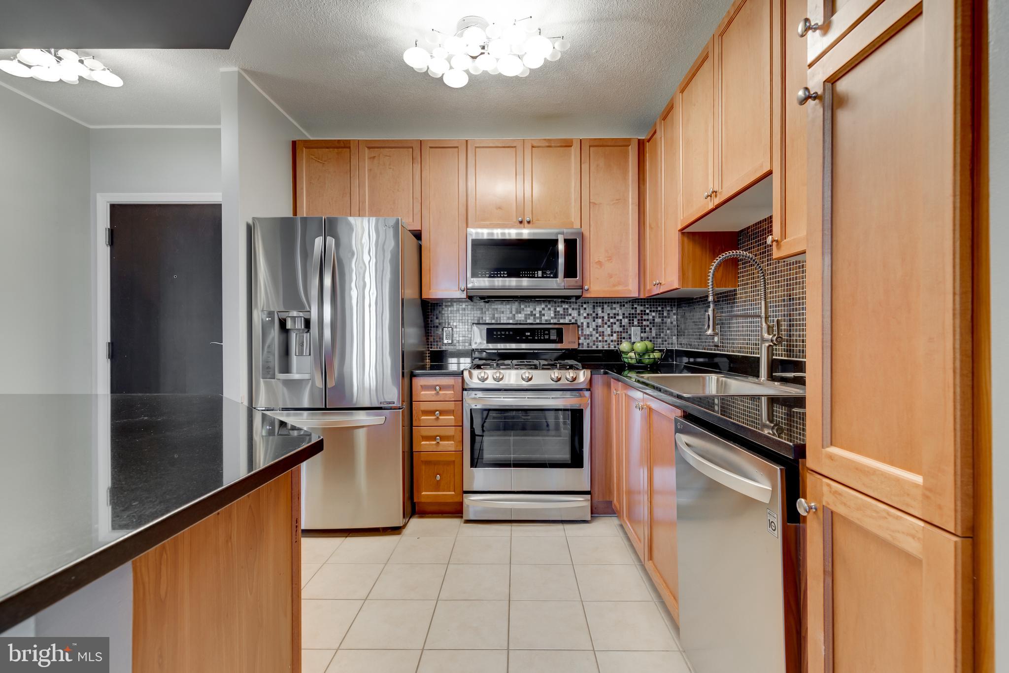 851 N GLEBE RD #1020