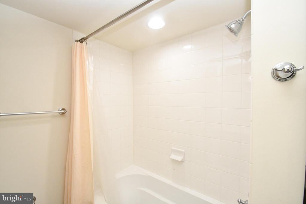 4179 S FOUR MILE RUN DR #302