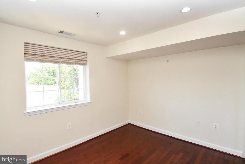 4179 S FOUR MILE RUN DR #302