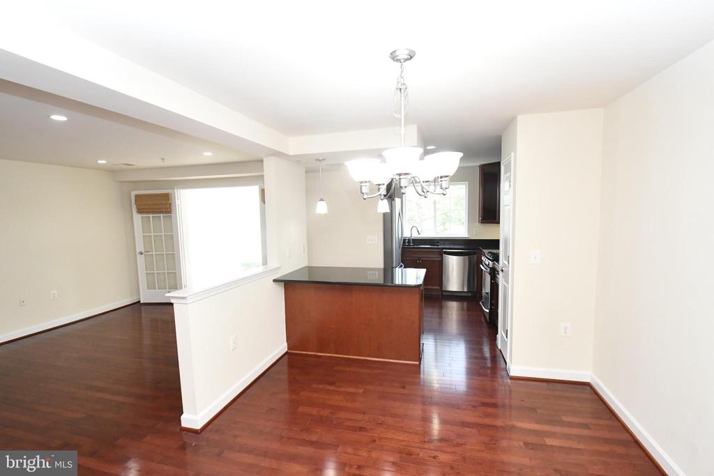 4179 S FOUR MILE RUN DR #302