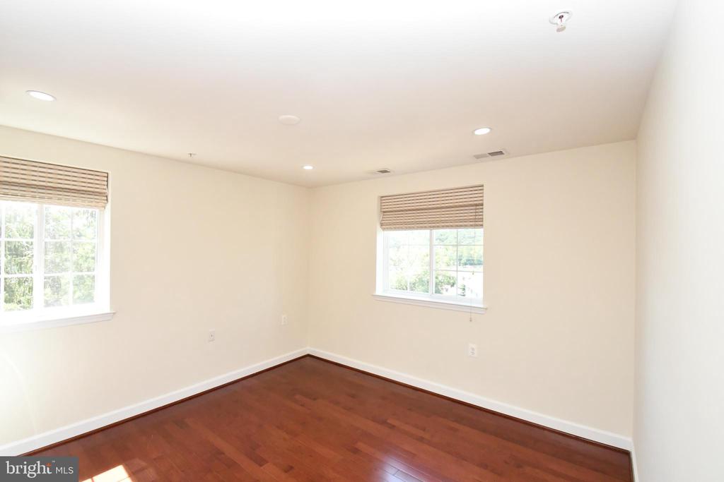 4179 S FOUR MILE RUN DR #302