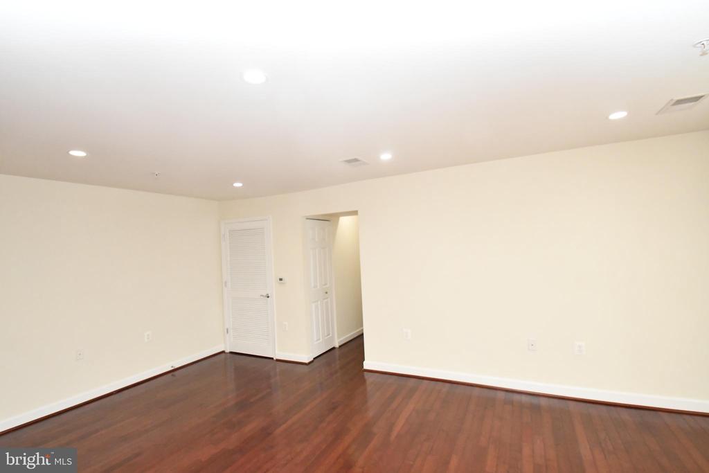 4179 S FOUR MILE RUN DR #302