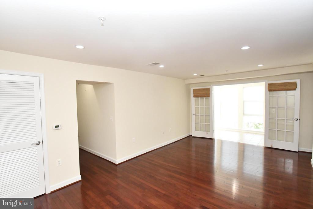 4179 S FOUR MILE RUN DR #302