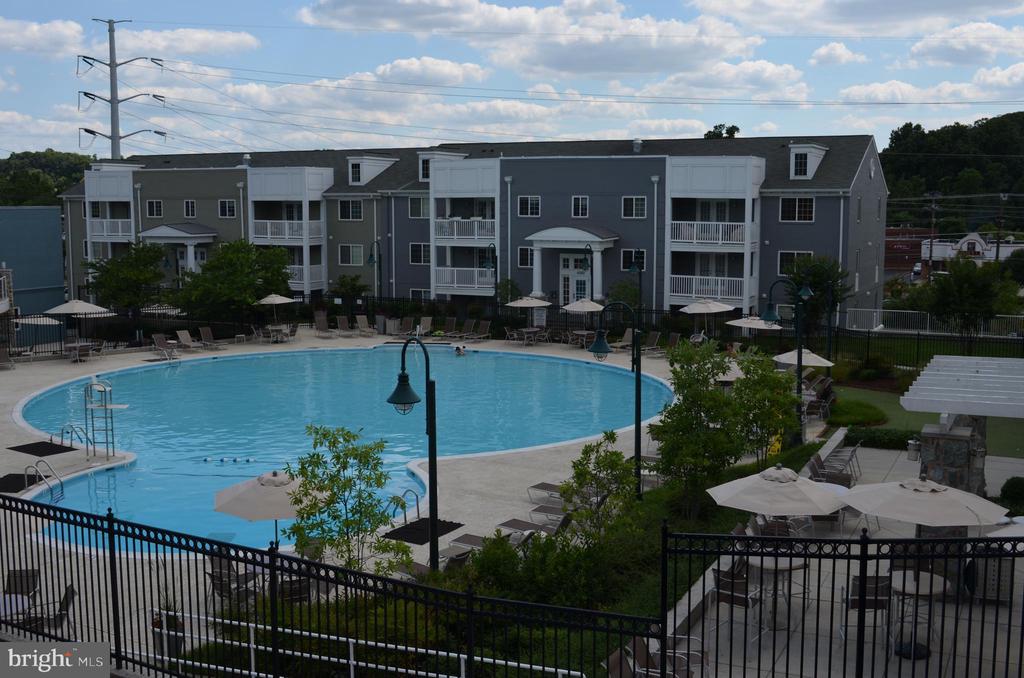 4179 S FOUR MILE RUN DR #302