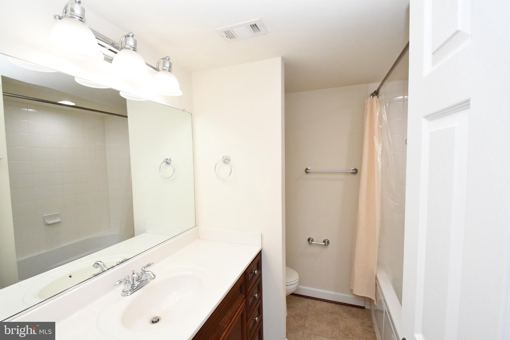 4179 S FOUR MILE RUN DR #302