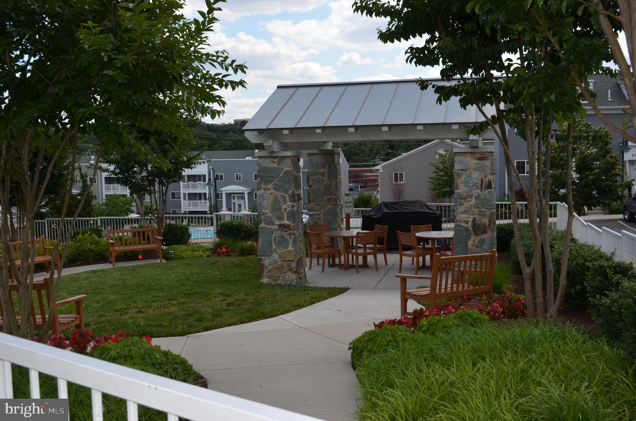 4179 S FOUR MILE RUN DR #302