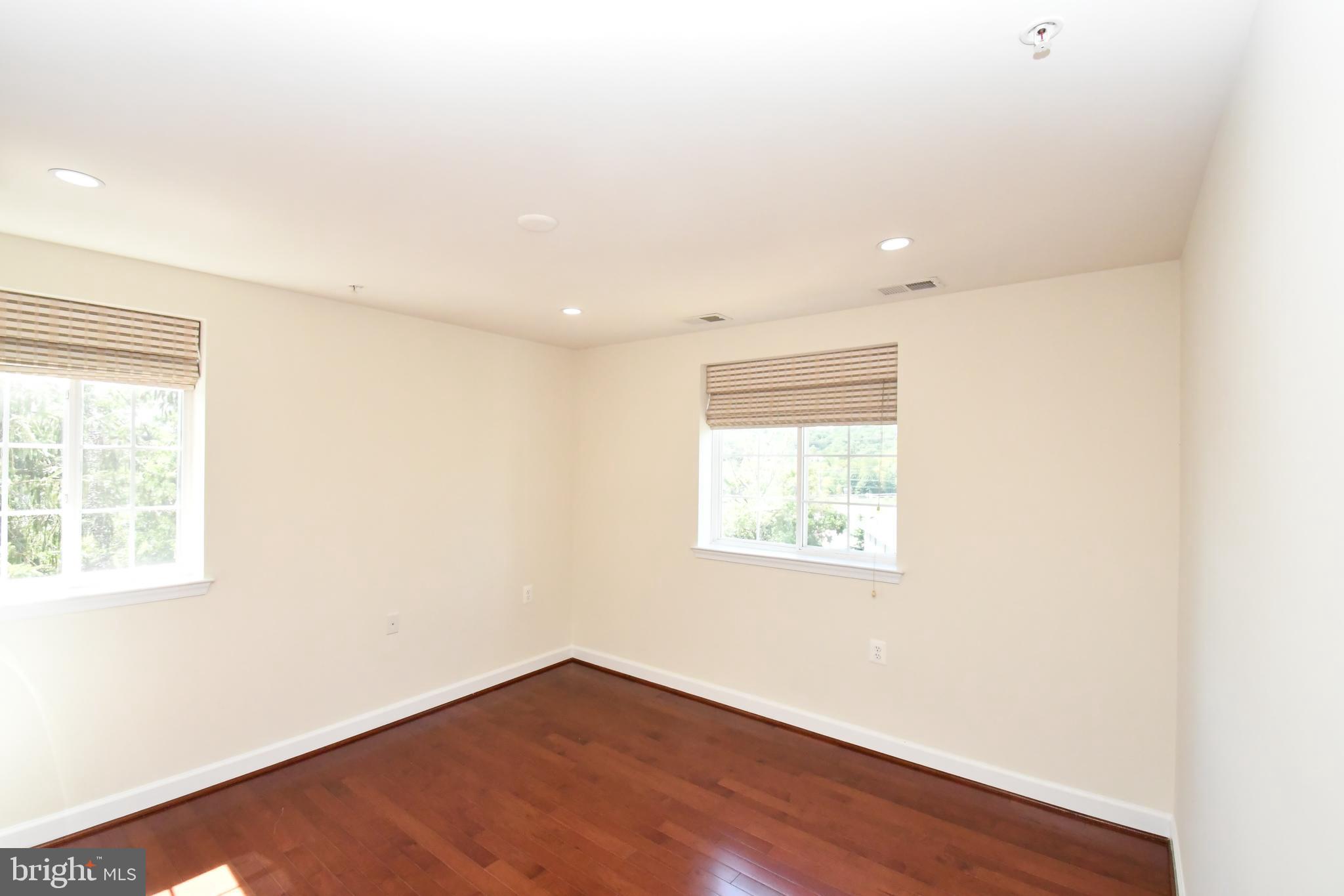 4179 S FOUR MILE RUN DR #302